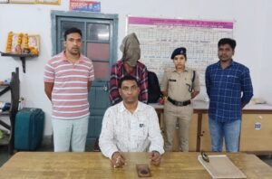 Jamshedpur : टाटानगर स्टेशन से मोबाइल चोर “गांधी” गिरफ्तार, RPF ने दबोचा