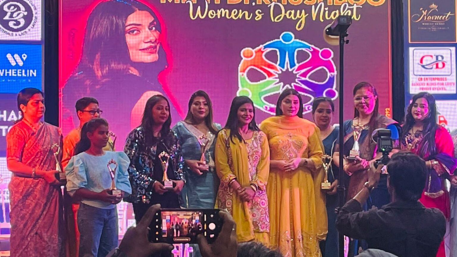 Singer Mannat Noor : महिला दिवस के उपलक्ष्य में “मिट्टी की खुशबू” सांस्कृतिक संध्या आयोजित, गायिका मन्नत नूर ने झुमाया