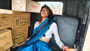 Saraikela : कांड्रा रेलवे ओवरब्रिज से महिला ने लगाई छलांग, बाल-बाल बची