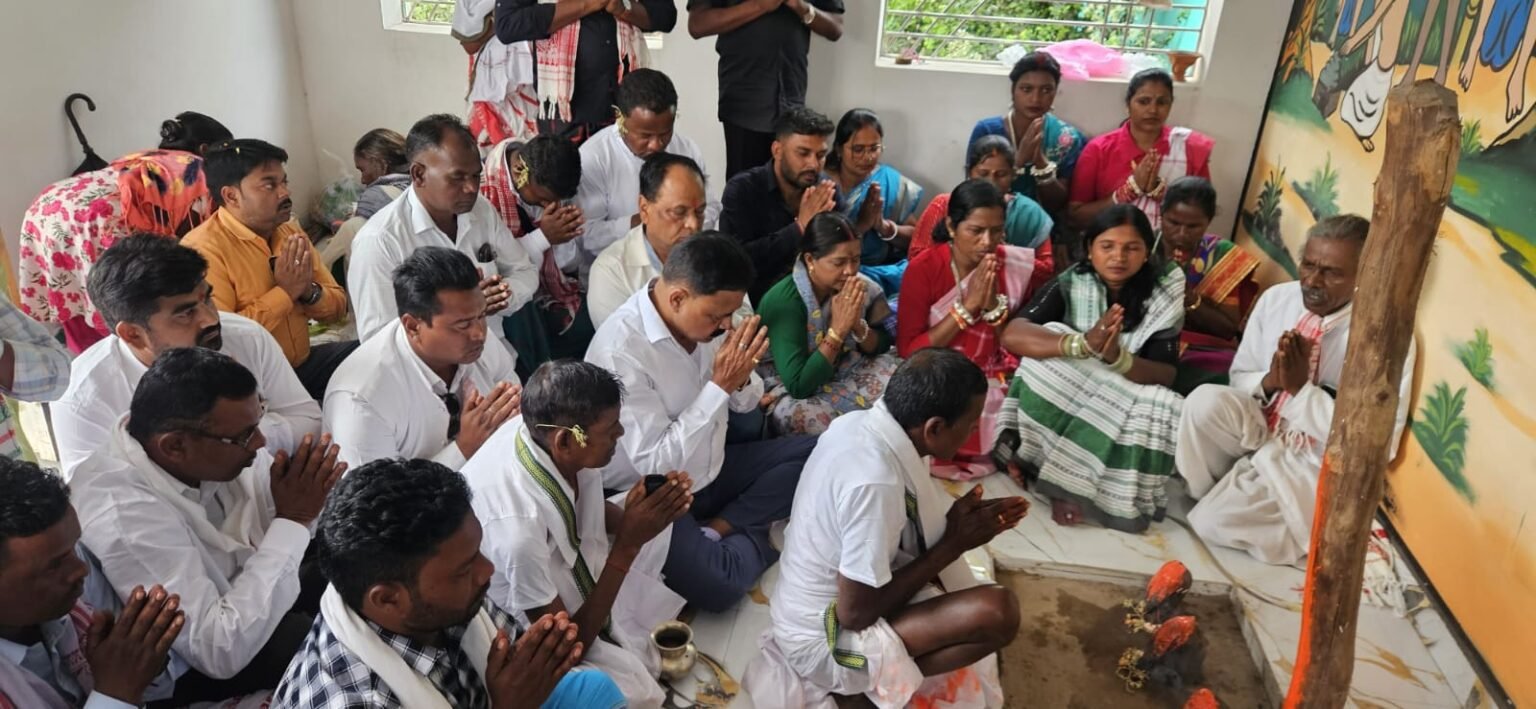 Giridih : आदिवासी समुदाय ने उत्साह से मनाया सरहुल, मंत्री बोले – प्रकृति से गहरे रिश्ते की याद दिलाता है यह पर्व