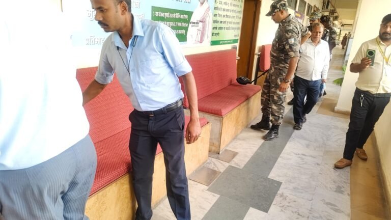 Jharkhand : रांची समाहरणालय को बम से उड़ाने की धमकी, बढ़ाई गई सुरक्षा