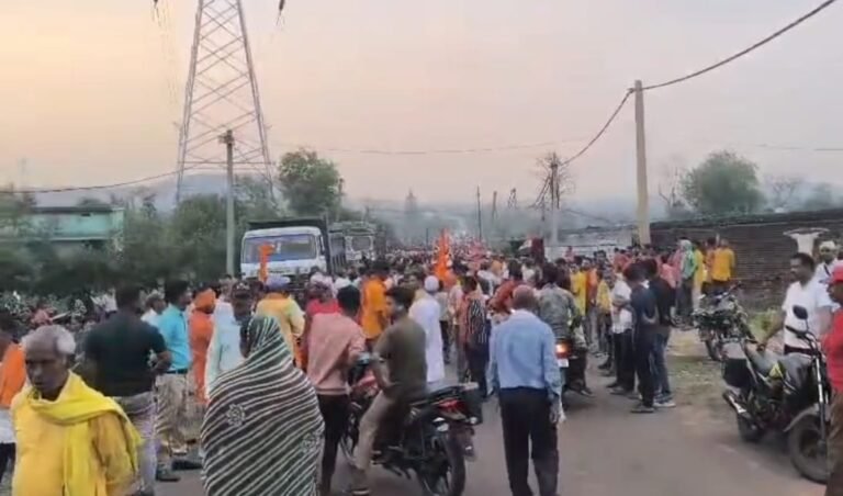 Bokaro : रामनवमी जुलूस के दौरान बड़ा हादसा, हाई टेंशन तार की चपेट में आए 6 लोग, दो की हालत गंभीर