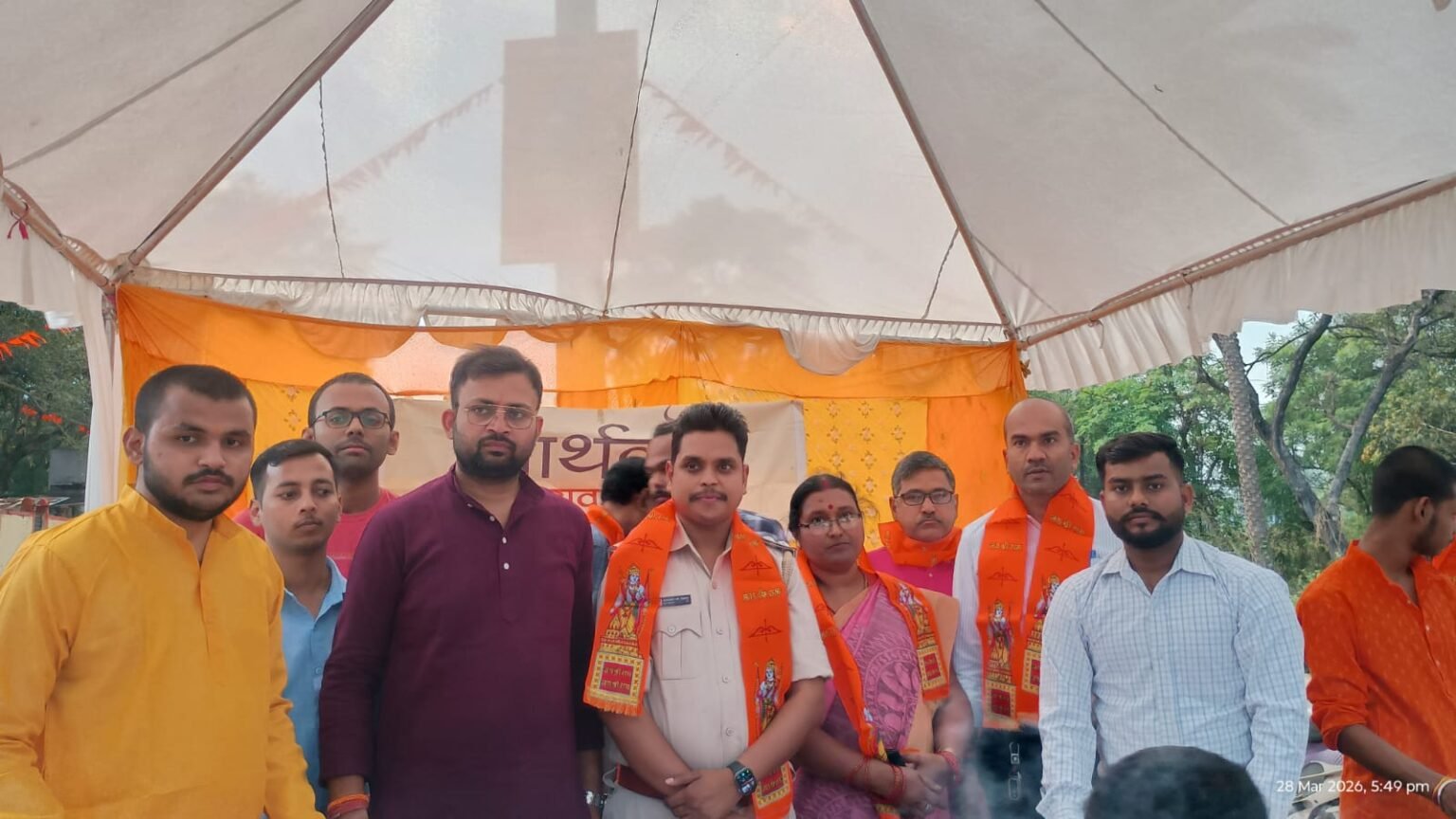 Adityapur : रामनवमी पर सार्थक यूथ क्लब ने किया शरबत, चना गुड़ और टाटा ग्लूकोज का किया वितरण