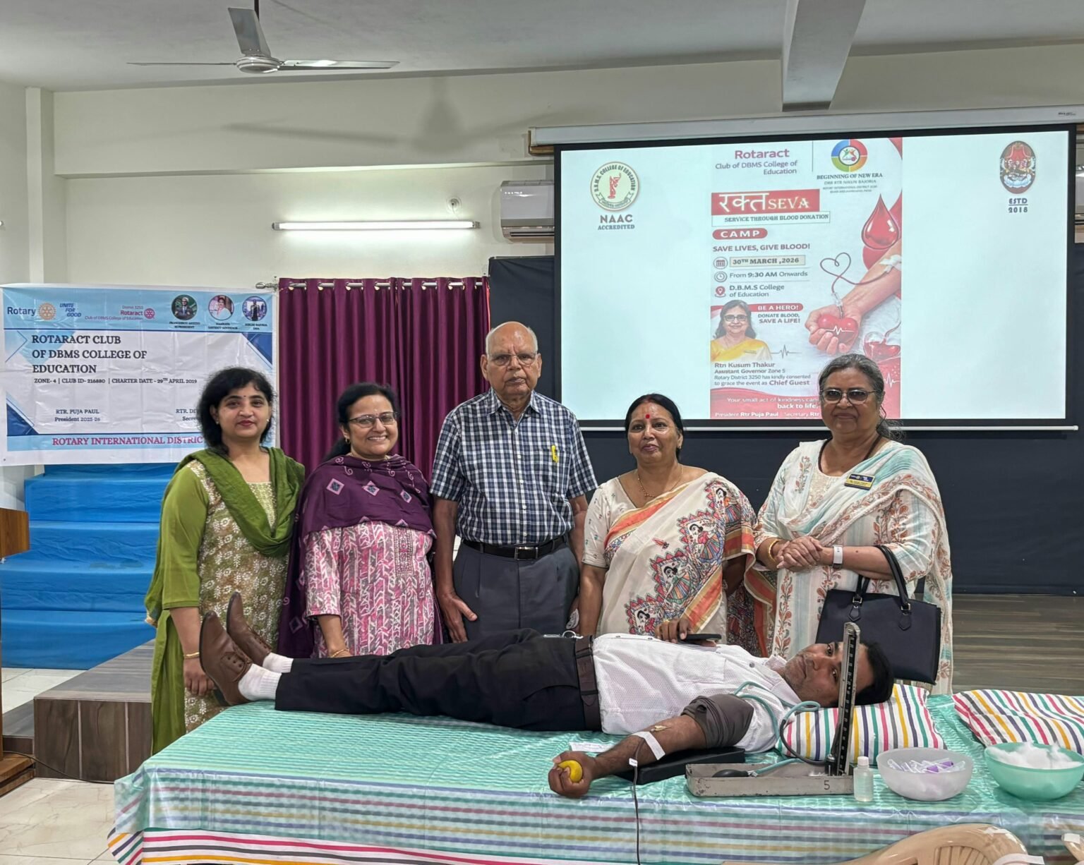 Jamshedpur : रोट्रेक्ट क्लब ऑफ डीबीएमएस ने कॉलेज परिसर में आयोजित किया रक्तदान शिविर, बीएड छात्रों को किया गया प्रेरित