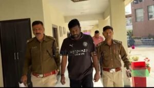 Jamshedpur Police Action : गैंगस्टर मनीष सिंह पारडीह काली मंदिर के पास रिसॉर्ट से गिरफ्तार, देखें – Video