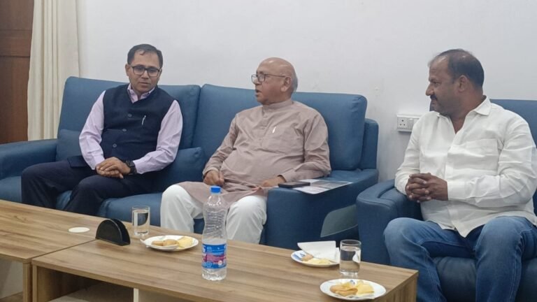 Tatanagar : ट्रेनों की लेट-लतीफी को लेकर विधायक सरयू राय ने खोला मोर्चा, डीआरएम के साथ की बैठक, 7 अप्रैल को धरना-प्रदर्शन