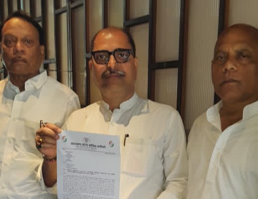 Jamshedpur : हथियार लेने के लिए लाइसेंस धारक डीसी के पास फरियाद लेकर पहुंचे, घाटशिला उप चुनाव के वक्त जमा कराये थे आर्म्स