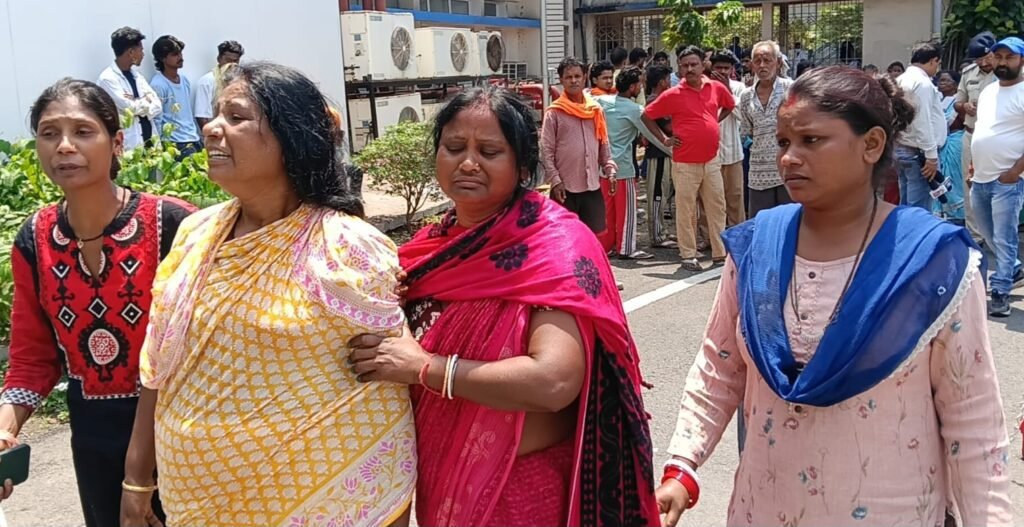 Jamshedpur : फायरिंग और चापड़बाजी में घायल युवक की इलाज के दौरान मौत, देखें – Video