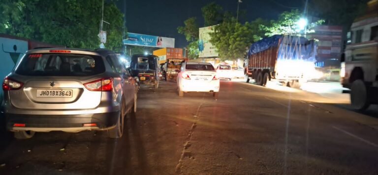 Tatanagar : स्टेशन इन गेट में यादव जी ऐसे लगवाते हैं सड़क पर वाहन, ठेला राज, प्रशासन मौन