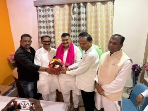 Jamshedpur : बाबा नगरी देवघर का प्रभारी बनाये जाने पर कांग्रेस नेता नट्टू झा हुए रेस, कांग्रेसियों ने किया स्वागत