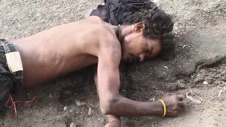 Jamshedpur : बिष्टुपुर कोल्ड स्टोरेज के पास राजू पगला की गिरने से मौत, पोस्टमार्टम के लिए भेजा गया शव