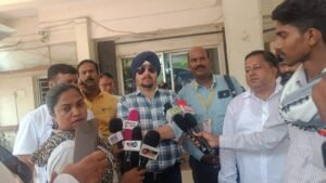 Jamshedpur : पत्रकारों पर हो रहे फर्जी मामलों पर लगे रोक, उपायुक्त से मिले राष्ट्रीय महासचिव