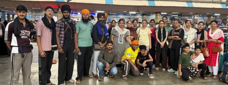 Jamshedpur : जयकारों और अरदास के साथ हजूर साहिब के दर्शनों को निकला 23 सदस्यीय बाबा बंदा सिंह बहादुर गतका दल