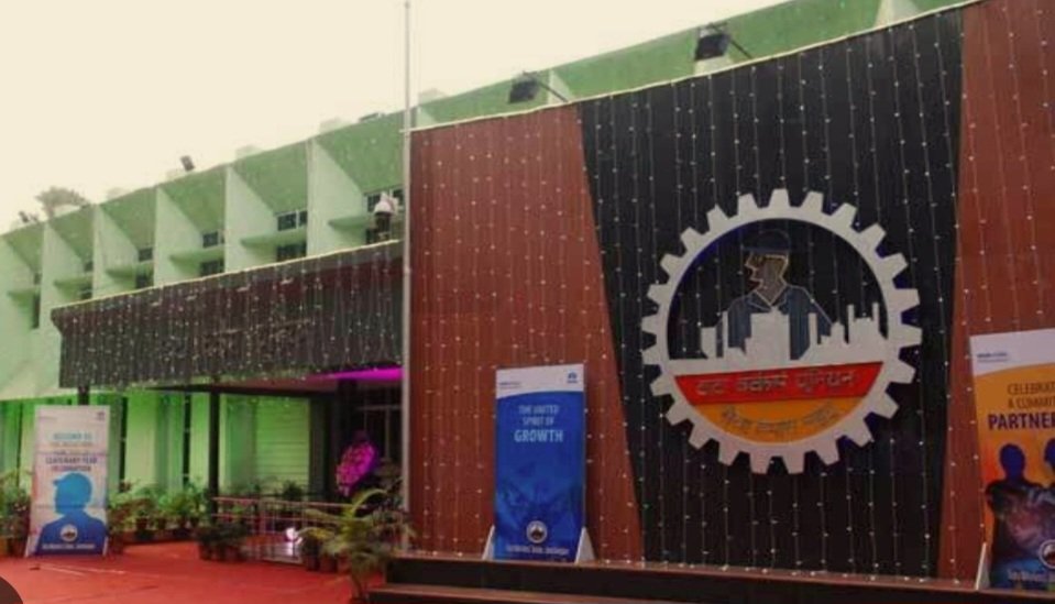 Tata Workers Union : उफ़… टाटा वर्कर्स यूनियन का जातिवाद