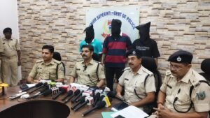 Jamshedpur Police : नामदाबस्ती में कारोबारी राज साहू के घर पर फायरिंग करने और रंगदारी मांगने में कुंडी समेत चार भेजे गए सलाखों के पीछे