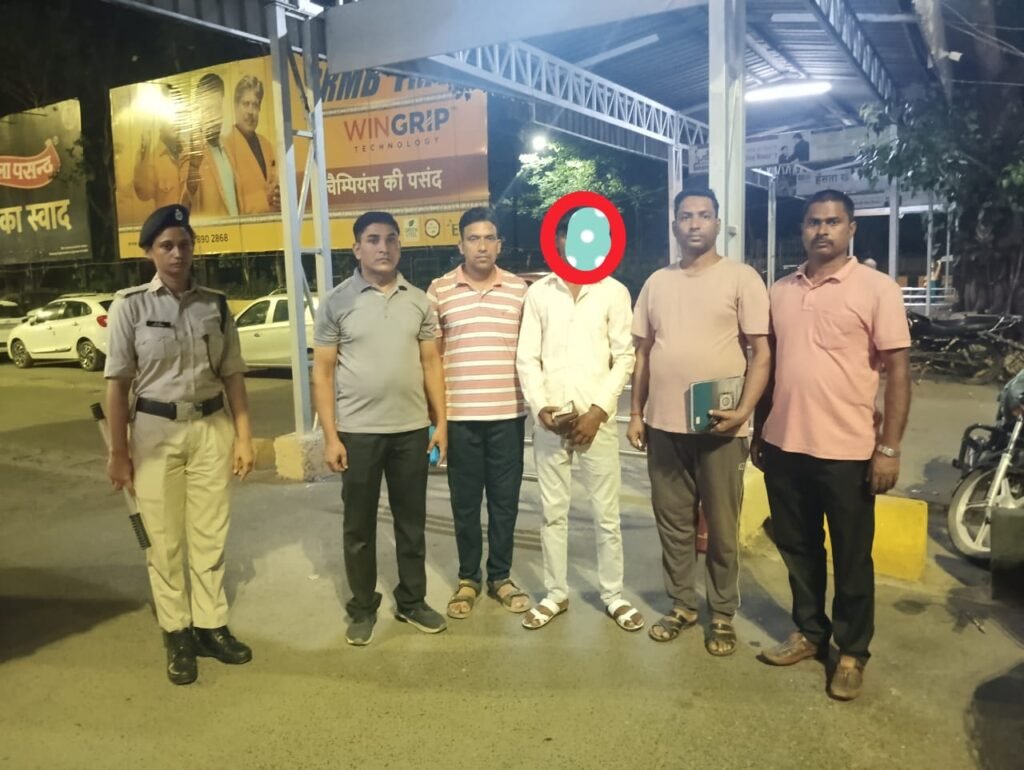 Tatanagar Station : ऑपरेशन यात्री सुरक्षा के तहत बड़ी सफलता, चोरी के पर्स के साथ शातिर चोर गिरफ्तार, पहले भी 3 बार जा चुका है जेल