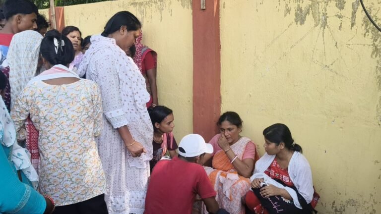 Tatanagar Station : रेल यार्ड हादसा – दो दौर की वार्ता बेनतीजा, मुआवजा और नौकरी की मांग पर अड़े परिजन, उग्र आंदोलन की चेतावनी