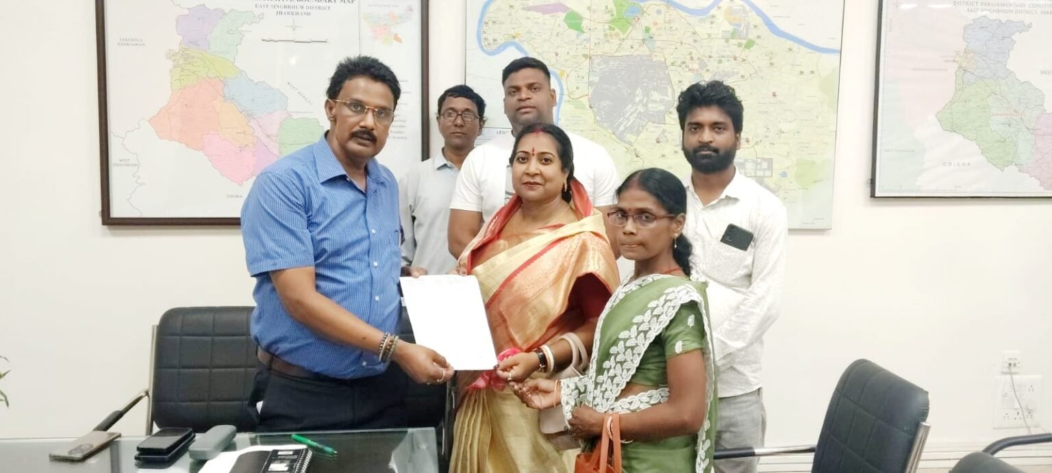 Jamshedpur : पूर्णिमा मलिक के नेतृत्व में क्षेत्र की जन-समस्याओं को लेकर उपायुक्त को सौंपा गया मांग पत्र