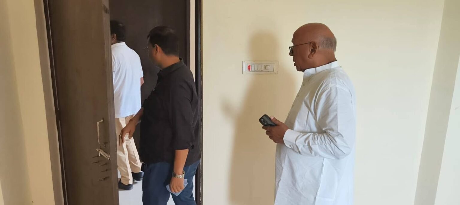 Jamshedpur : सरयू राय ने किया पीएम आवास के फ्लैटों का मुआयना, एक्स पर लिखा -15 जून तक लाभार्थियों को चाबी दिलवा दें मंत्री जी !