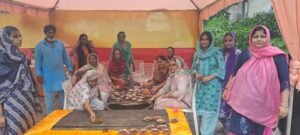 Jamshedpur : मनीफिट सोखी कॉलोनी में लगी शबील, स्थानीय लोगों ने की सेवा