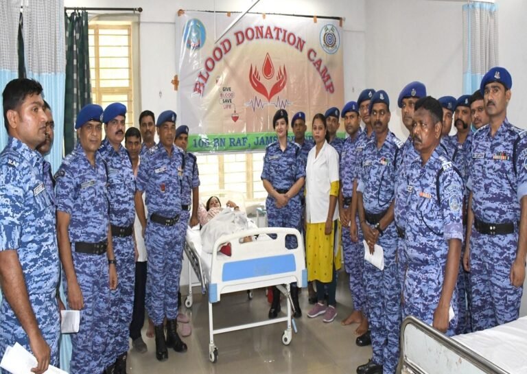 Jamshedpur : 106 वाहिनी आरएएफ के शिविर में 31 जवानों ने किया रक्तदान