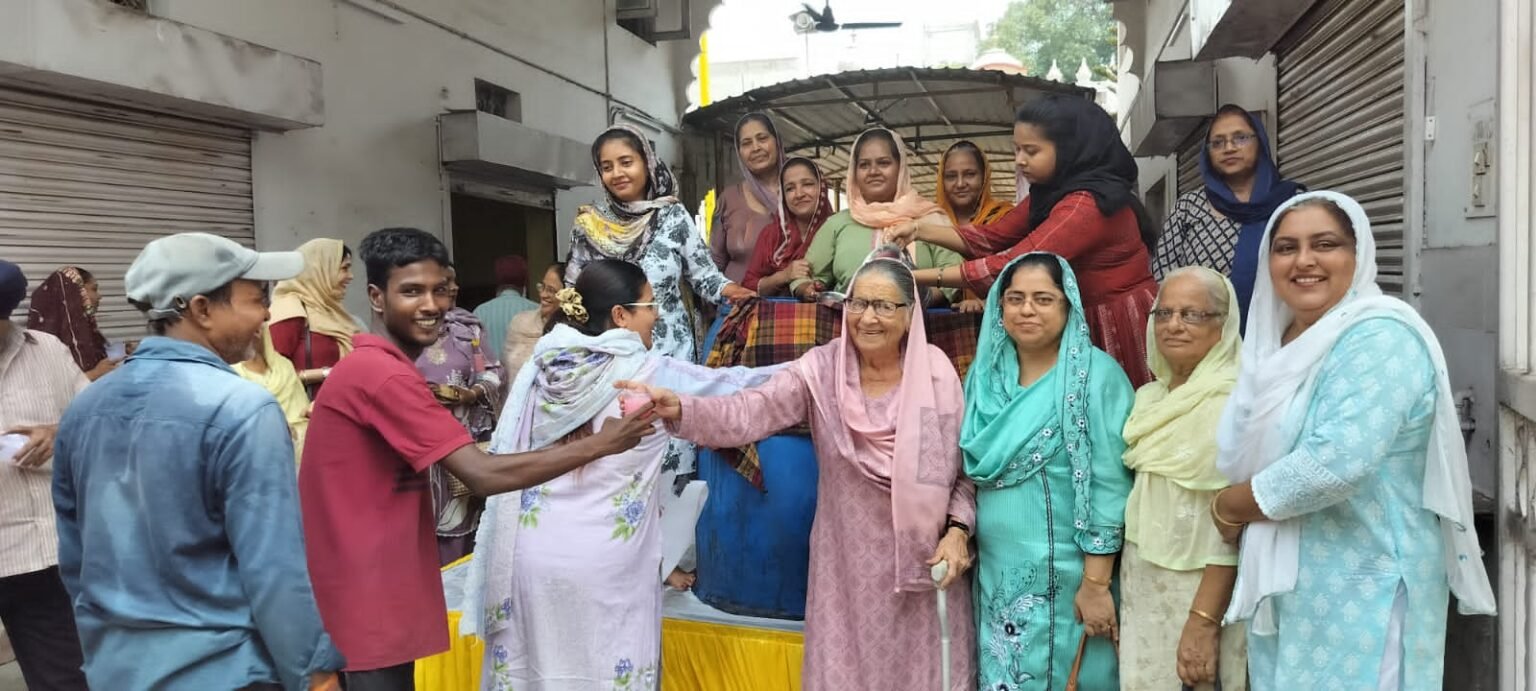 Jamshedpur : बिष्टुपुर गुरुद्वारा में गुरु अर्जन देव जी की शहादत को समर्पित छबील एवं लंगर सेवा का आयोजन, कीर्तन दरबार में संगत हुई निहाल