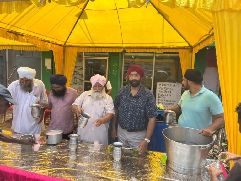 Jamshedpur : भीषण गर्मी में राहगीरों को राहत, डिमना रोड में शीतल पेयजल सेवा का आयोजन