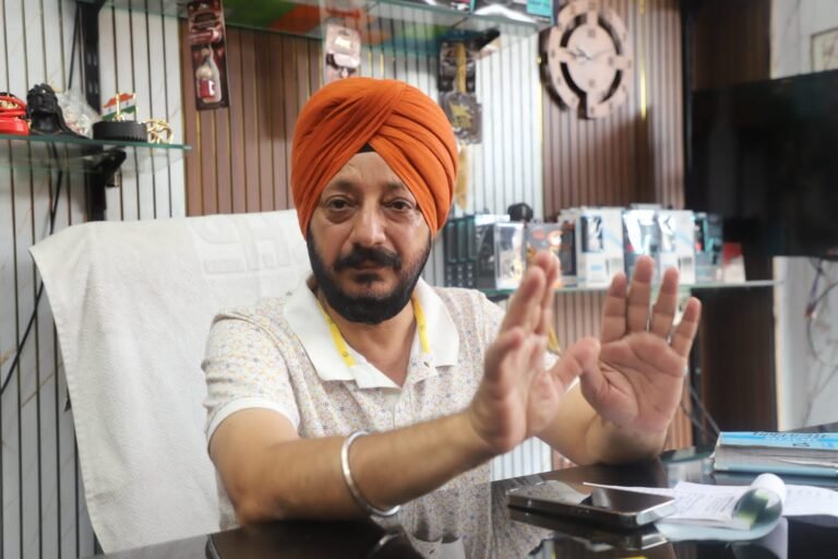Sikhs outraged : पाकिस्तान दोषियों पर कार्रवाई करे : सतनाम सिंह गंभीर- गुरूद्वारे में दंपत्ति की हत्या को लेकर सिख समाज हो रहा आक्रोशित