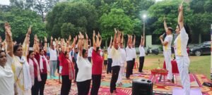 Jamshedpur :योग संबंधी प्रश्नोत्तरी में प्रतिभागियों ने दिखाई भागीदारी, शास्त्राीनगर के जॉगर्स पार्क में लगा शिविर