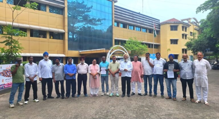 Jamshedpur : जदयू ने पेट्रोल पंपों पर ईंधन की गुणवत्ता की जांच की उठाई मांग, उपायुक्त को सौंपा ज्ञापन