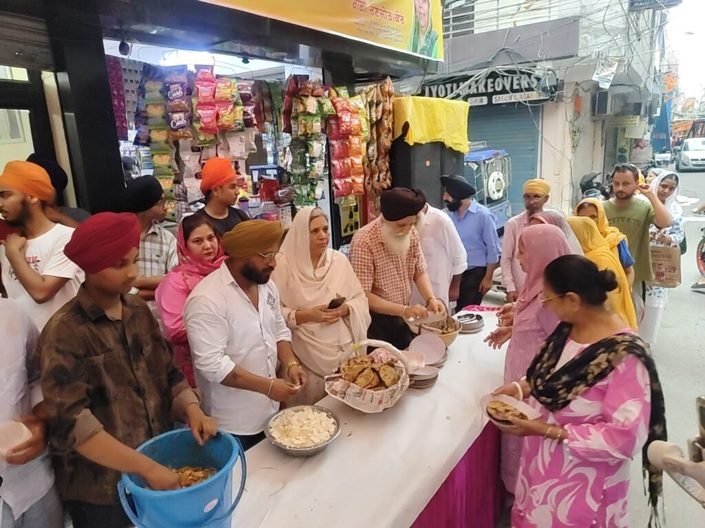 Delhi : ਸ੍ਰੀ ਗੁਰੂ ਹਰਿਗੋਬਿੰਦ ਸਾਹਿਬ ਜੀ ਦੇ ਪ੍ਰਕਾਸ਼ ਪੁਰਬ ਮੌਕੇ ਲਗਾਇਆ ਗਿਆ ਵਿਸ਼ਾਲ ਗੁਰੂ ਕਾ ਲੰਗਰ